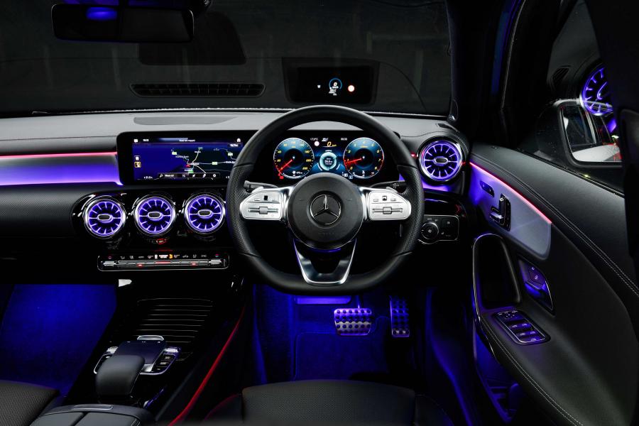 Торпедо Mercedes-Benz A200 AMG Line (W177) 2018 года  (AU) (фото 13 из 32)